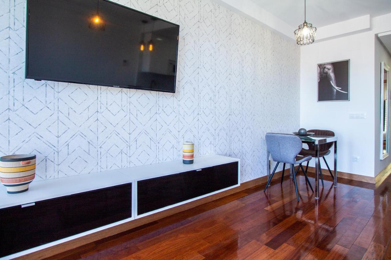 Apartamentos Castilla Luz Business Madrid Ngoại thất bức ảnh