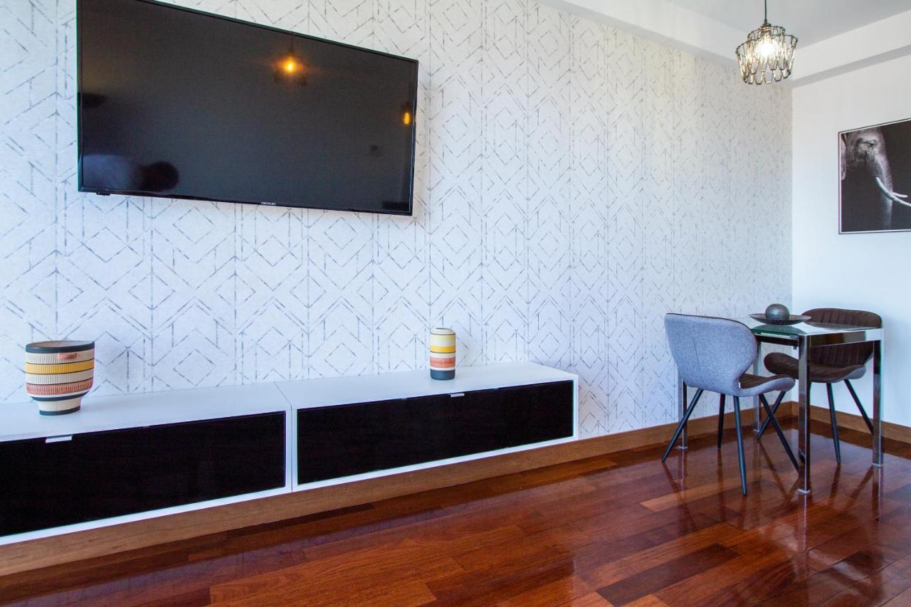 Apartamentos Castilla Luz Business Madrid Ngoại thất bức ảnh